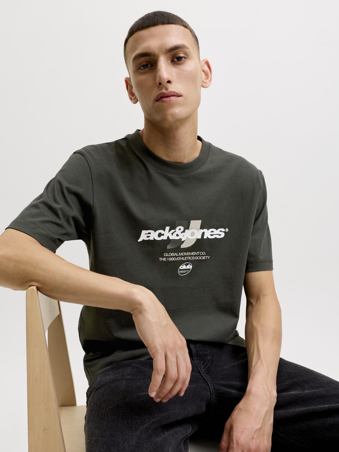 model_shot-creative